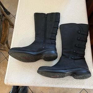 Merrell tall black leather waterproof of winter boots
Size 7.5